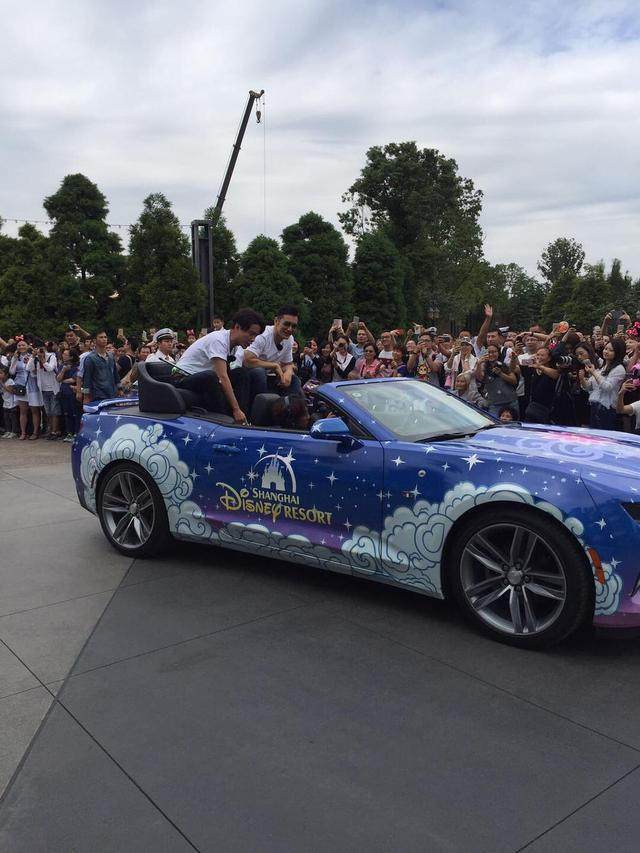 爱游戏-西汉姆训练开放日，关键时刻主帅复盘引欢呼，法国杯在即，临场指挥获称赞的简单介绍